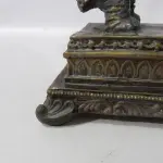 LOTE 192 - RELÓGIO DE MESA, 23CM DE ALTURA 31CM DE COMPRIMENTO (NÃO TESTADO) (NO ESTADO)