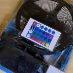 LOTE 035 - 01 FITA LED DE 5 METROS COM CONTROLE REMOTO E DIVERSAS TROCAS DE CORES NO CONTROLE(NO ESTADO)