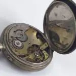 LOTE 293 - LOTE COM 3 RELÓGIOS A CORDA ORIGINAIS RAROS TODOS NECESSITA REVISÃO ESTÃO ANOS GUARDADO S. RAILWAY REGULATOR THE CONQUEROR, RARIDADE, DÉCADA DE 1920/40, CONSERVADO, RELÓGIO CYMA, MÁQUINA SUIÇA, A CORDA, COMPLETO,, 01RELÓGIO ANTIGO SEKLAM (NO ESTADO)