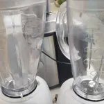 LOTE 422 - LOTE COM DOIS LIQUIDIFICADORES FUNCIONANDO E CENTRÍFUGA DE FRUTAS (NO ESTADO)