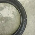 LOTE 363 - PNEU 100/90 B19 MICHELIN SCORCHER 31 HARLEY DAVIDSON (NO ESTADO)