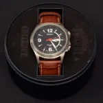 LOTE 299 - RELÓGIO ORIENT, MADE IN JAPAN, WATER RESISTENT 50MT, CAIXA EM AÇO, PULSEIRA EM COURO, FUNCIONANDO (NO ESTADO)