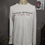 LOTE 233 - CAMISA MANGA LONGA GIVENCHY. TAMANHO MÉDIO. COMPRADA EM PARIS NA FRANÇA E NUNCA NO MERCADO VALE 5 MIL REAIS  USADA. (NO ESTADO)