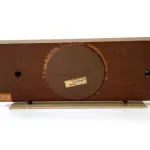 LOTE 238 - ANTIGO BARÔMETRO DE MADEIRA,  12CM ALT. X 28CM LARG. X 6CM COMP. (NO ESTADO)