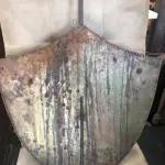 LOTE 269 - BRASÃO MUITO  ANTIGO COM ÓTIMOS DETALHES 60X 30CM (NO ESTADO)