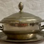 LOTE 339 - 1 SOPEIRA EM METAL ESPESSURADO A PRATA. (NO ESTADO)