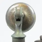 LOTE 296 - RARO  TELEFONE EM METAL E MADEIRA. ANTIGA EMPRESA TELEFÔNICA TELEBRAS.DA  ORION DE  SÃO PAULO C.T.B.ALT 28,5 CM. MEDIDA DA CAIXA, ALTURA 23 CM, COMPRIMENTO 17 CM (NO ESTADO)