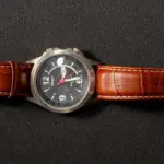 LOTE 299 - RELÓGIO ORIENT, MADE IN JAPAN, WATER RESISTENT 50MT, CAIXA EM AÇO, PULSEIRA EM COURO, FUNCIONANDO (NO ESTADO)