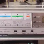 LOTE 344 - VÍDEO CASSETE PANASONIC PV-8.000  STEREO  FUNCIONANDO PERFEITAMENTE (NO ESTADO)