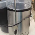 LOTE 422 - LOTE COM DOIS LIQUIDIFICADORES FUNCIONANDO E CENTRÍFUGA DE FRUTAS (NO ESTADO)