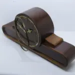 LOTE 281 - CAIXA DE RELÓGIO DE MESA EM MADEIRA  MED 51 X 24 X 12CM(NO ESTADO)