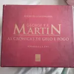 LOTE 613 - BOX - AS CRÔNICAS DE GELO E FOGO - GAME OF THRONES - EDIÇÃO DO COLECIONADOR.(NO ESTADO)