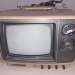 LOTE 468 - TV ANTIGA DÉCADA DE 80 LIGANDO PERFEITAMENTE ATE O MOMENTO SEM GARANTIA FUTURAS (NO ESTADO)