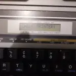 LOTE 555 - MÁQUINA DE ESCREVER ANTIGA FUNCIONANDO PERFEITAMENTE (NO ESTADO)