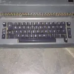 LOTE 571 - MÁQUINA DE ESCREVER IBM FUNCIONANDO PERFEITAMENTE (NO ESTADO)