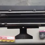 LOTE 539 - MÁQUINA DE ESCREVER ANTIGA FUNCIONANDO PERFEITAMENTE (NO ESTADO)