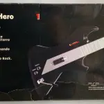 LOTE 535 - GUITARRA PLAYSTATION 2 USADA UMA VEZ E FOI GUARDADA ESTADO DE NOVO (NO ESTADO)