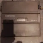 LOTE 545 - MÁQUINA DE ESCREVER ANTIGA FUNCIONANDO PERFEITAMENTE (NO ESTADO)
