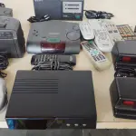 LOTE 509 - LOTE COM SONS VÍDEOS CASSETES TODOS LIGANDO SEM TEST DE FUNCIONAMENTO (NO ESTADO)