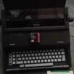 LOTE 543 - MÁQUINA DE ESCREVER FUNCIONA PERFEITAMENTE (NO ESTADO)