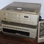 LOTE 465 - ANTIGO VÍDEO CASSETE VHS PORTÁTIL PANASONIC OMNIVISION, MODELO TV-5000, 127V, (NO ESTADO)