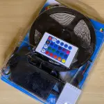 LOTE 078 - 01 FITA LED DE 5 METROS COM CONTROLE REMOTO E DIVERSAS TROCAS DE CORES NO CONTROLE