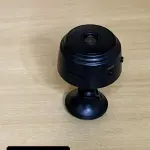 LOTE 085 - 01 MINI CÂMERA ESPIÃ WI-FI (NO ESTADO)