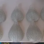 LOTE 479 - LOTE COM 3 ABAJURES ANTIGOS EM BRONZEMAUS CRISTAIS PARA ABAJURES (NO ESTADO)