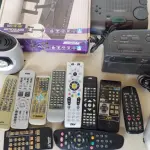 LOTE 509 - LOTE COM SONS VÍDEOS CASSETES TODOS LIGANDO SEM TEST DE FUNCIONAMENTO (NO ESTADO)