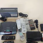 LOTE 509 - LOTE COM SONS VÍDEOS CASSETES TODOS LIGANDO SEM TEST DE FUNCIONAMENTO (NO ESTADO)