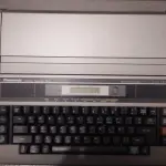 LOTE 560 - MÁQUINA DE ESCREVER ANTIGA FUNCIONANDO PERFEITAMENTE (NO ESTADO)
