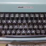 LOTE 563 - MÁQUINA DE ESCREVER ANTIGA FUNCIONANDO PERFEITAMENTE (NO ESTADO)