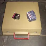 LOTE 551 - MÁQUINA DE ESCREVER ANTIGA FUNCIONANDO PERFEITAMENTE (NO ESTADO)