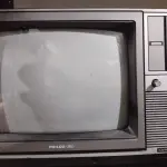 LOTE 473 - TV ANTIGA PHILCO FORD FUNCIONANDO PERFEITAMENTE ATE O MOMENTO, LARGURA 45CM,ALTURA 33CM (NO ESTADO)