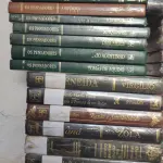 LOTE 632 - COLEÇÃO OBRAS PRIMAS EDITORA NOVA CULTURAL COM 48 VOLUMES A MAIORIA NA EMBALAGEM AINDA, MAIS LIVROS OS PENSADORES (NO ESTADO)