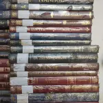 LOTE 632 - COLEÇÃO OBRAS PRIMAS EDITORA NOVA CULTURAL COM 48 VOLUMES A MAIORIA NA EMBALAGEM AINDA, MAIS LIVROS OS PENSADORES (NO ESTADO)