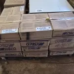 LOTE 186 - 16 CAIXAS DE PASTILHA BRANCA E PISOS 60CM X 60CM DIVERSOS (NO ESTADO)