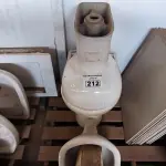LOTE 212 - 02 VASOS SANITÁRIOS E 01 MICTÓRIO (NO ESTADO)