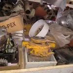 LOTE 181 - 01 LOTE COM MATERIAIS DIVERSOS, MOTOR DE PORTÃO, RÁDIOS COMUNICADORES, FAZEDOR DE ROSCA PARA CANOS (NO ESTADO)