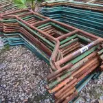LOTE 253 - 01 LOTE COM GRADES EM FERRO NA COR VERDE (NO ESTADO)