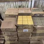LOTE 131 - 01 LOTE COM APROXIMADAMENTE 40 CAIXAS DE PASTILHA NA COR VERDE (NO ESTADO)