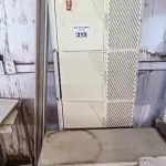 LOTE 215 - 01 AR-CONDICIONADO SEM MARCA APARENTE (NO ESTADO)