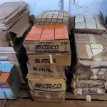 LOTE 204 - 01 LOTE COM PASTILHAS DIVERSAS TAMANHOS E CORES (NO ESTADO)