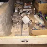 LOTE 078 - 01 LOTE COM REATORES PARA LÂMPADAS, TECLADOS DE SENHA PARA PORTA MAGNÉTICA E FONTE (NO ESTADO)