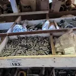 LOTE 183 - 01 LOTE COM ANILHAS DE AÇO E BORNE PARA BARRAMENTO (NO ESTADO)