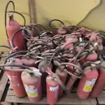LOTE 133 - 01 LOTE COM EXTINTORES DE INCÊNDIO DIVERSOS (NO ESTADO)