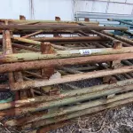 LOTE 266 - 01 LOTE COM GRADES EM FERRO NA COR VERDE (NO ESTADO)