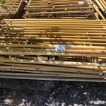 LOTE 029 - 01 LOTE COM GRADES EM FERRO AMARELAS (NO ESTADO)