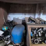 LOTE 216 - 01 LOTE COM MOTOR ELÉTRICO PARA PORTÃO, LUVAS PARA CONDOLENTES, E ANÉIS DE VEDAÇÃO (NO ESTADO)