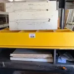 LOTE 039 - 01 MESA EM MADEIRA E 01 COMÉIA EM MADEIRA (NO ESTADO)